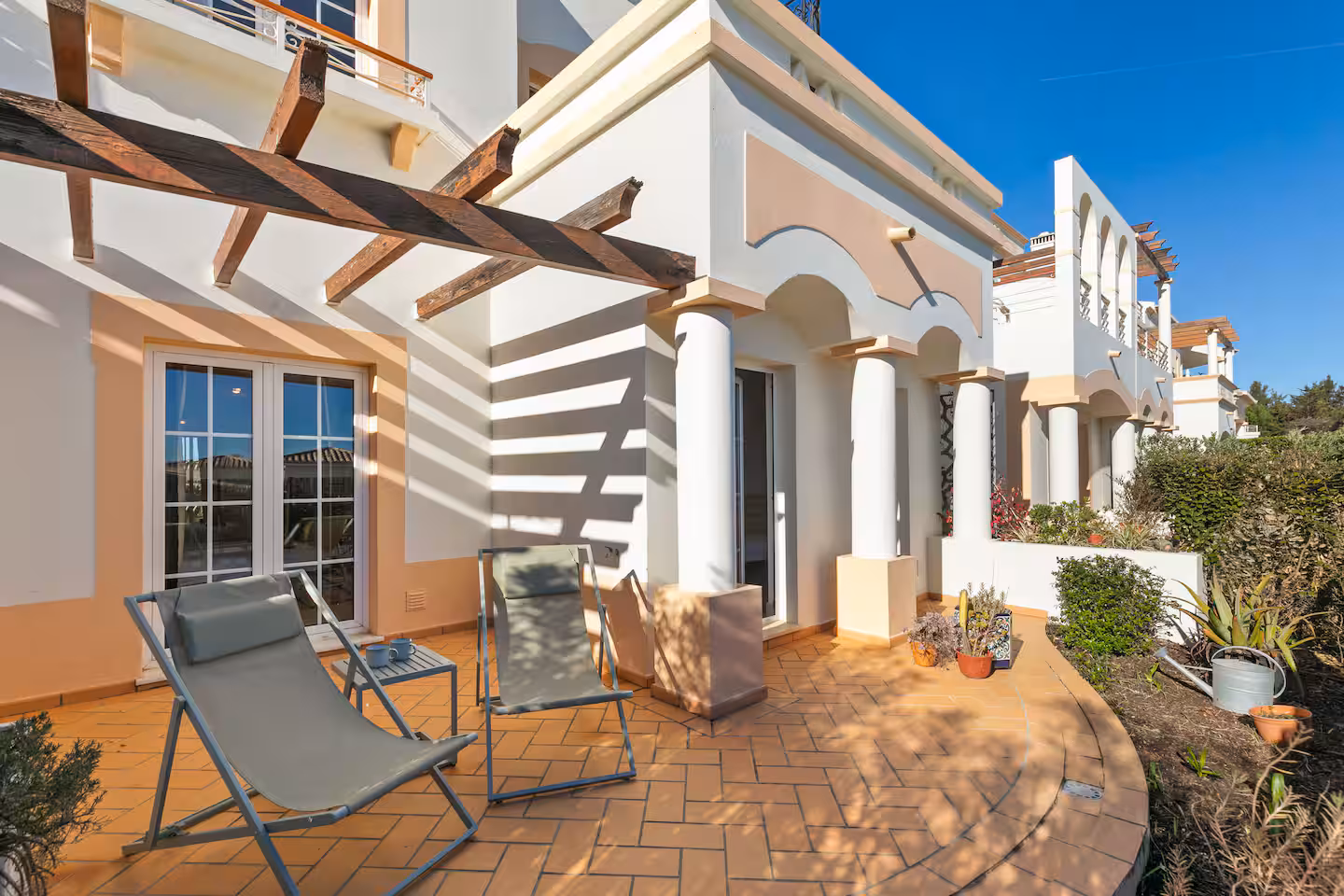 Outdoor dining area at Casa Onda villa, Budens, Algarve